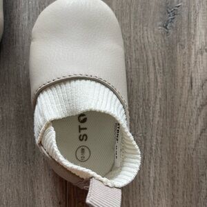 Stonz baby shoes 12-18 months